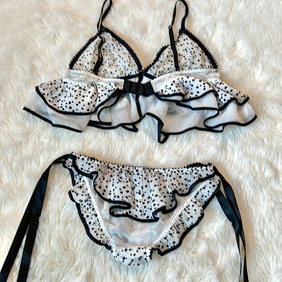 Victoria’s Secret Polka Dot Lingerie Set - Picture 3 of 6